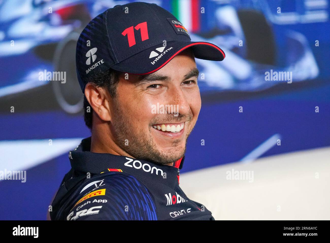 Sergio Perez du Mexique au volant de la (11) Oracle Red Bull Racing RB19 lors de la conférence de presse des pilotes au Grand Prix d'Italie de Formule 1 Pirelli 2023 le 31 août 2023 à Monza, en Italie. Crédit : Luca Rossini/E-Mage/Alamy Live News Banque D'Images