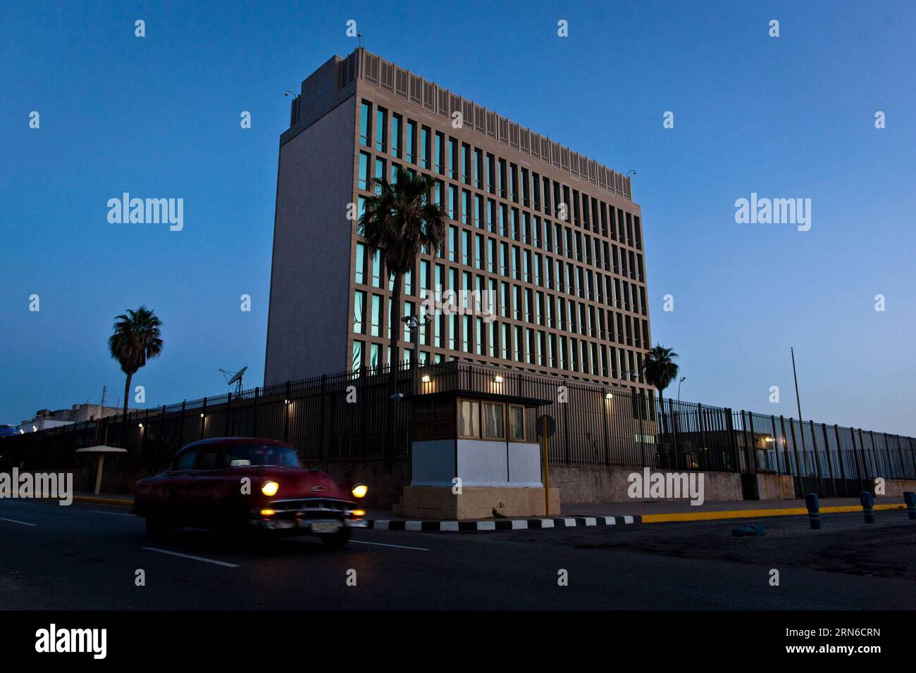 (150720) -- LA HAVANE, le 20 juillet 2015 -- LA photo prise le 20 juillet 2015 montre le bâtiment principal de l'ambassade des États-Unis à la Havane, Cuba. Cuba et les États-Unis ont rouvert leurs ambassades respectives lundi dans le cadre de leur récent accord de rétablissement des relations diplomatiques. CUBA-LA HAVANE-États-Unis-RELATIONS DIPLOMATIQUES-AMBASSADE LiuxBin PUBLICATIONxNOTxINxCHN 150720 la Havane juillet 20 2015 photo prise LE 20 2015 juillet montre le bâtiment principal de l'Ambassade des États-Unis à la Havane Cuba Cuba et les États-Unis ont rouvert leurs ambassades respectives lundi dans le cadre de leur récent accord pour restaurer la Rela diplomatique Banque D'Images