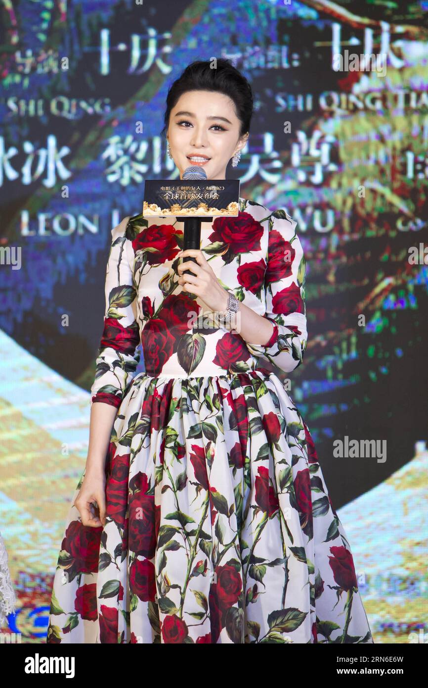 (150722) -- PÉKIN, 22 juillet 2015 -- l'actrice Fan Bingbing répond aux questions lors de la première conférence de presse du film Dame de la dynastie¤Yang GUI FEI à Pékin, capitale de la Chine, le 22 juillet 2015. Le film réalisé par Shi Qing et Tian Zhuangzhuang, sera diffusé le 30 juillet. ) (Yxb) CHINE-PÉKIN-FILM LADY OF THE DYNASTY¤YANG GUI FEI -PREMIERE (CN) ZhaoxBing PUBLICATIONxNOTxINxCHN 150722 Pékin juillet 22 2015 l'actrice supporter Bing Bing répond aux questions LORS DE la première conférence de presse du film Lady of the Dynasty¤Yang GUI FEI à Beijing capitale de la Chine juillet 22 2015 le film Direct Banque D'Images