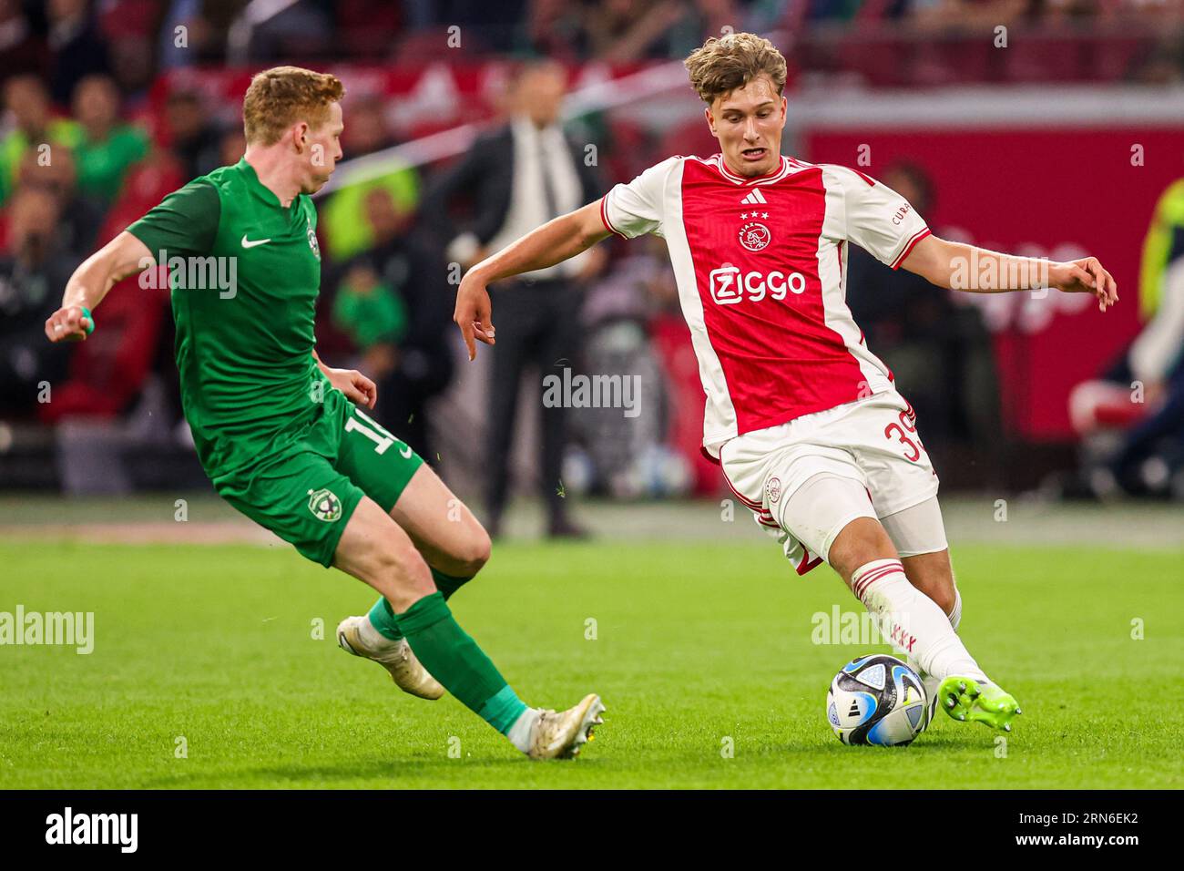 Amsterdam, pays-Bas. 31 août 2023. AMSTERDAM, PAYS-BAS - 31 AOÛT : Kiril Despodov de Ludogorets, Mika Godts d'Ajax dribble lors du match de qualification de l'UEFA Europa League de deuxième étape entre Ajax et Ludogorets à la Johan Cruijff Arena le 31 août 2023 à Amsterdam, pays-Bas (photo de Peter Lous/Orange Pictures) crédit : orange pics BV/Alamy Live News Banque D'Images