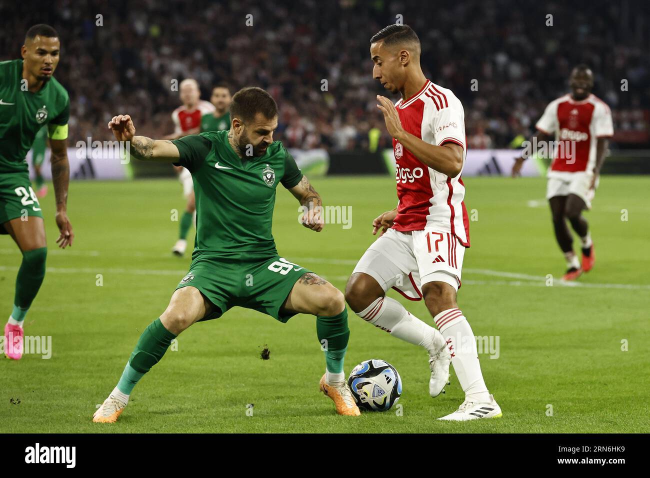 AMSTERDAM - (lr) Olivier Verdon du PFK Ludogorets 1945, Spas Delev du PFK Ludogorets 1945, Anass Salah-Eddine de l'Ajax lors du match de play-offs de l'UEFA Europa League entre l'Ajax Amsterdam et le PFC Ludogorets au Johan Cruijff Arena le 31 août 2023 à Amsterdam, aux pays-Bas. ANP MAURICE VAN STONE Banque D'Images
