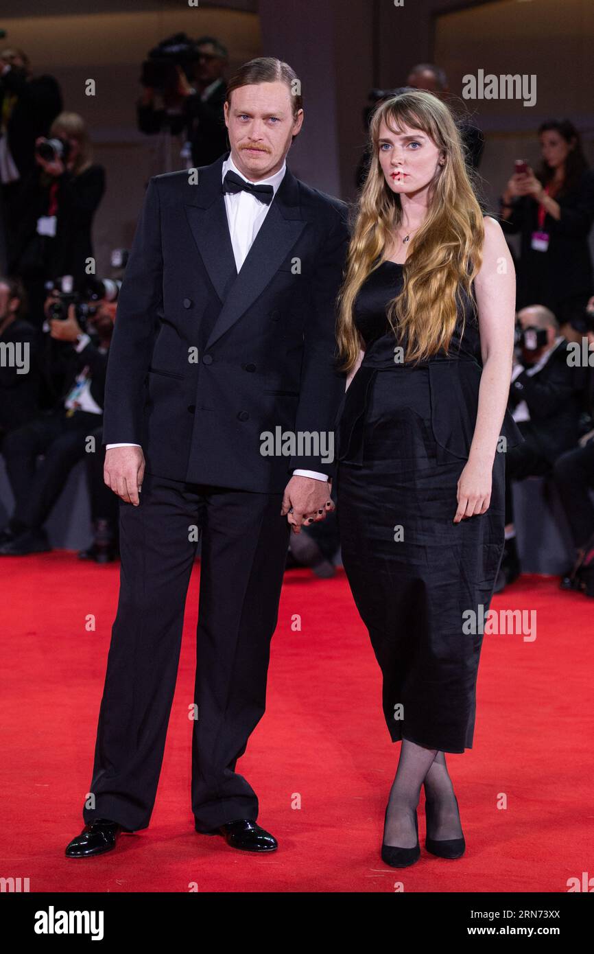 Paris, France. 31 août 2023. Caleb Landry Jones et Katya Zvereva assistent à la première Dogman dans le cadre du 80e Festival du film de Venise (Mostra) à Venise, Italie, le 31 août 2023. Photo Aurore Marechal/ABACAPRESS.COM crédit : Abaca Press/Alamy Live News Banque D'Images