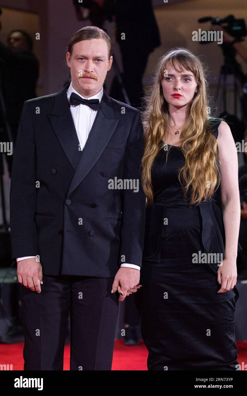 Paris, France. 31 août 2023. Caleb Landry Jones et Katya Zvereva assistent à la première Dogman dans le cadre du 80e Festival du film de Venise (Mostra) à Venise, Italie, le 31 août 2023. Photo Aurore Marechal/ABACAPRESS.COM crédit : Abaca Press/Alamy Live News Banque D'Images