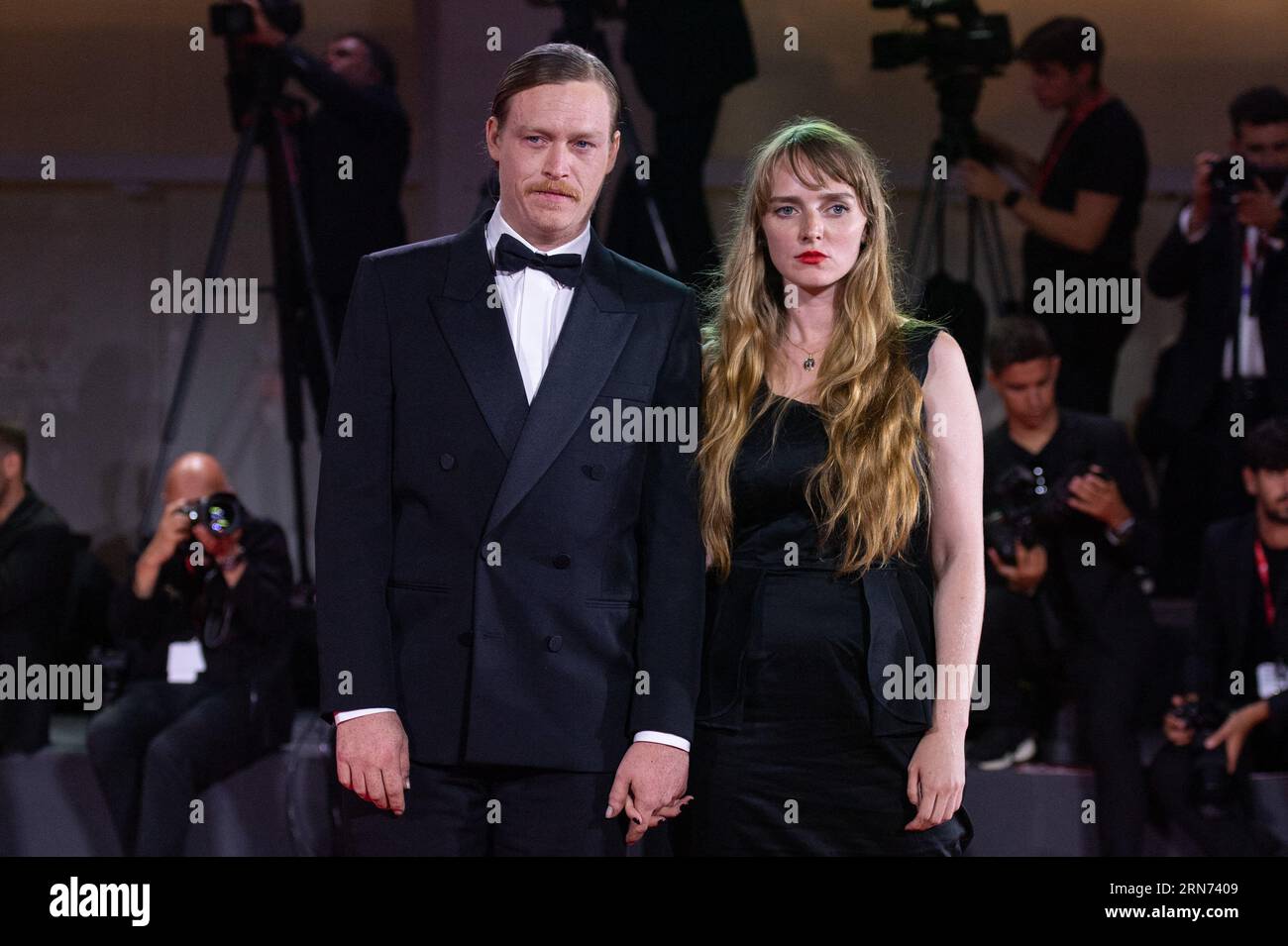 Paris, France. 31 août 2023. Caleb Landry Jones et Katya Zvereva assistent à la première Dogman dans le cadre du 80e Festival du film de Venise (Mostra) à Venise, Italie, le 31 août 2023. Photo Aurore Marechal/ABACAPRESS.COM crédit : Abaca Press/Alamy Live News Banque D'Images