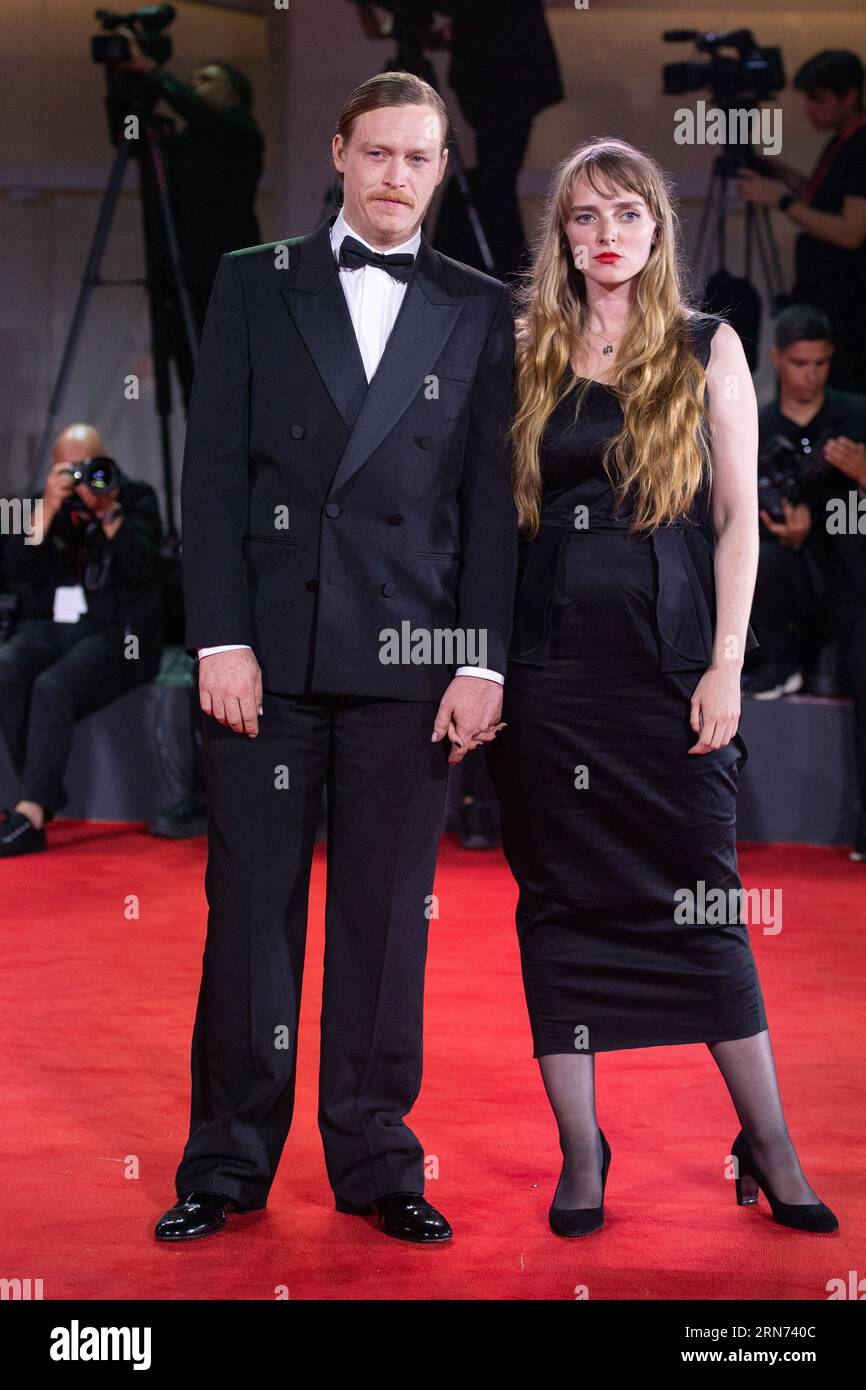 Paris, France. 31 août 2023. Caleb Landry Jones et Katya Zvereva assistent à la première Dogman dans le cadre du 80e Festival du film de Venise (Mostra) à Venise, Italie, le 31 août 2023. Photo Aurore Marechal/ABACAPRESS.COM crédit : Abaca Press/Alamy Live News Banque D'Images