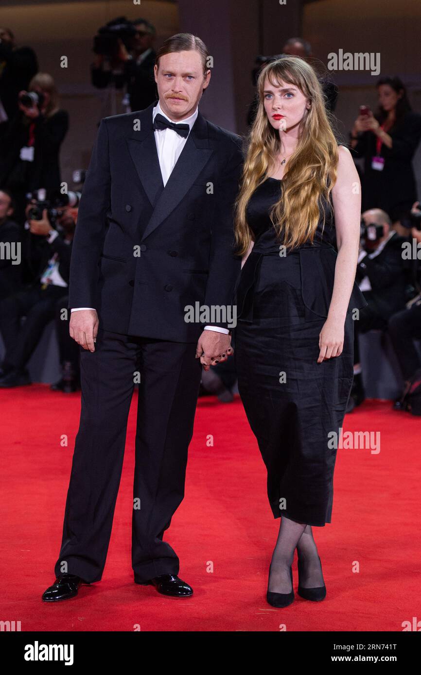 Paris, France. 31 août 2023. Caleb Landry Jones et Katya Zvereva assistent à la première Dogman dans le cadre du 80e Festival du film de Venise (Mostra) à Venise, Italie, le 31 août 2023. Photo Aurore Marechal/ABACAPRESS.COM crédit : Abaca Press/Alamy Live News Banque D'Images