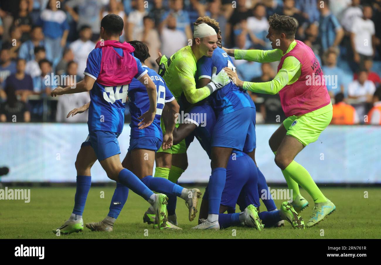 Adana, Turquie. 31 août 2023. Tolu Toluwalase Arokodare de Genk célèbre après avoir marqué la cinquième fusillade pour remporter le match, avec le gardien de but de Genk Maarten Vandoordt et ses coéquipiers lors d'un match de football entre le turc Adana Demirspor et le Belge KRC Genk, jeudi 31 août 2023 à Adana, Turquie, le match retour des play-off pour la compétition de l'UEFA Conference League. BELGA PHOTO VIRGINIE LEFOUR crédit : Belga News Agency/Alamy Live News Banque D'Images