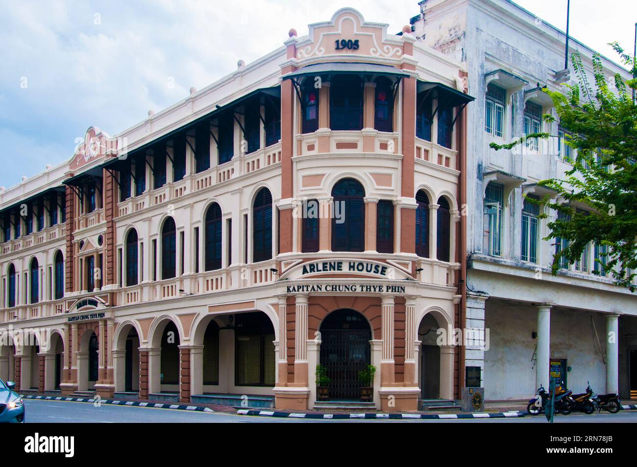Bâtiments commerciaux de l'époque coloniale à Ipoh, État de Perak, Malaisie Banque D'Images