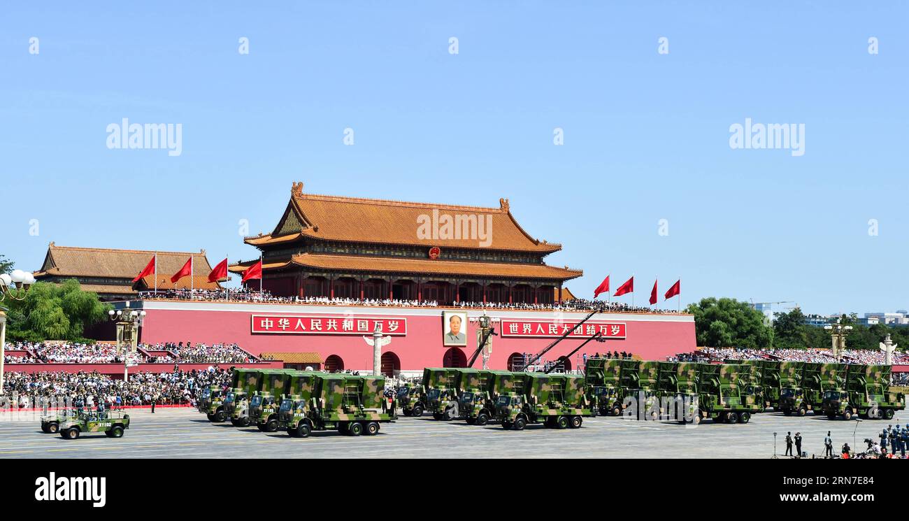 (150903) -- BEIJING, 3 septembre 2015 -- des radars d'alerte précoce assistent au défilé militaire à Beijing, capitale de la Chine, le 3 septembre 2015. Jeudi, la Chine a organisé des activités commémoratives, dont un grand défilé militaire, pour marquer le 70e anniversaire de la victoire de la guerre de résistance du peuple chinois contre l agression japonaise et la guerre mondiale antifasciste. (Wyo) CHINA-BEIJING-V-DAY PARADE (CN) WangxQingqin PUBLICATIONxNOTxINxCHN 150903 Beijing 3 2015 septembre Radar d'alerte précoce assistez au défilé militaire à Beijing capitale de la Chine 3 2015 septembre Chine jeudi activités de commémoration des héros Banque D'Images