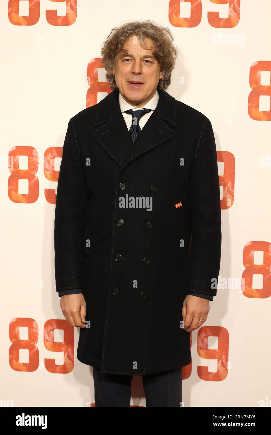 Londres, Royaume-Uni. 08 novembre 2017. Alan Davies assiste à la première mondiale de '89' à l'Odeon Holloway à Londres. (Photo Fred Duval/SOPA Images/Sipa USA) crédit : SIPA USA/Alamy Live News Banque D'Images