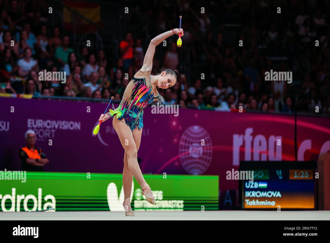 Valencia, Espagne. 24 août 2023. Takhmina Ikromova (UZB) vu en action lors des 40e Championnats du monde FIG DE gymnastique rythmique Valence 2023 à Feria de Valencia, Valence. (Photo de Fabrizio Carabelli/SOPA Images/Sipa USA) crédit : SIPA US/Alamy Live News Banque D'Images