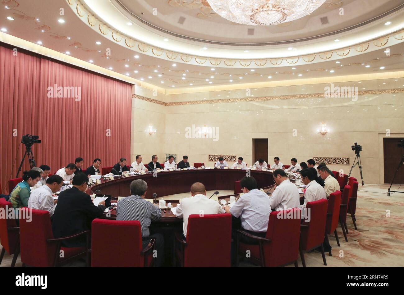 (150924) -- BEIJING, 24 septembre 2015 -- Yu Zhengsheng, président du Comité national de la Conférence consultative politique du peuple chinois (CCPPC), préside une séance de consultation bimensuelle de la CCPPC sur la réduction de la pauvreté, à Beijing, capitale de la Chine, le 24 septembre 2015.) (zkr) CHINA-BEIJING-YU ZHENGSHENG-CPPCC-BIHEBDOMADAIRE MEETING (CN) DingxLin PUBLICATIONxNOTxINxCHN Beijing sept 24 2015 Yu Zheng Sheng Président du Comité national des célébrités chinoises Conférence consultative politique de la CPPCC Président d'une session de consultation bihebdomadaire de la CPPCC SUR la pauvreté Allevia Banque D'Images