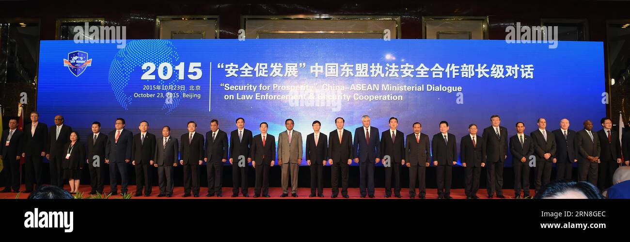 (151023) -- BEIJING, Oct. 23, 2015 -- Participants pose for a group photo during the Security for Prosperity China-ASEAN Ministerial Dialogue on Law Enforcement & Security Cooperation, in Beijing, capital of China, Oct. 23, 2015. ) (dhf) CHINA-BEIJING-CHINA-ASEAN SECURITY DIALOGUE (CN) ZhangxLing PUBLICATIONxNOTxINxCHN Beijing OCT 23 2015 Participants Pose for a Group Photo during The Security for Prosperity China Asean Ministerial Dialogue ON Law Enforcement & Security Cooperation in Beijing Capital of China OCT 23 2015 DHF China Beijing China Asean Security Dialogue CN ZhangxLing PUBLICATI Banque D'Images