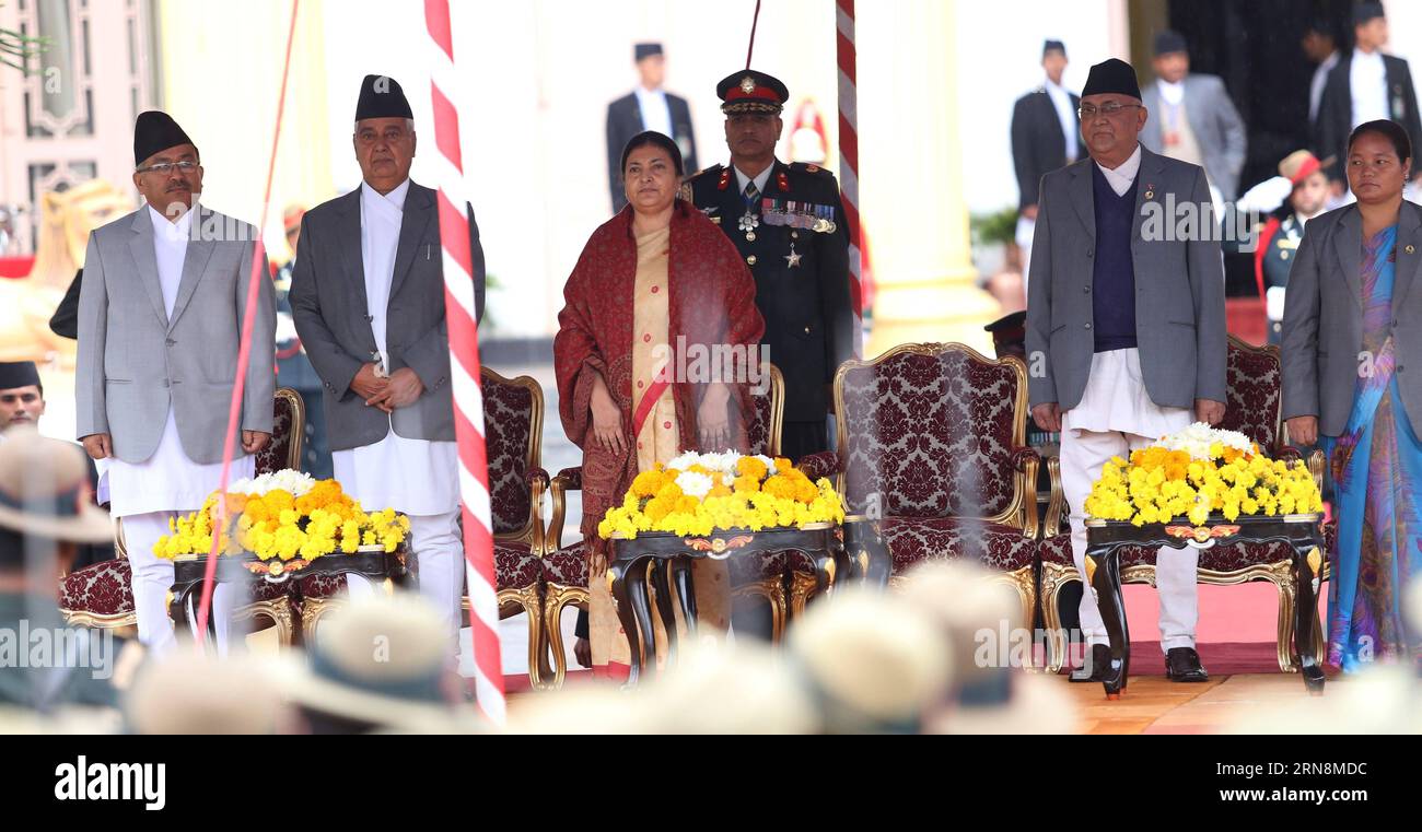 (151029) -- KATMANDOU, 29 octobre 2015 -- Bidhya Devi Bhandari (3e L), président nouvellement élu du Népal, assiste à la cérémonie de prestation de serment à Katmandou, Népal, le 29 octobre 2015. Le Parlement népalais a élu mercredi Bidhya Devi Bhandari, vice-présidente du Parti communiste du Népal (Marxiste-Léniniste unifié), première femme présidente du pays. NÉPAL-KATHMANDU-PRÉSIDENT-CÉRÉMONIE DE PRESTATION DE SERMENT SunilxSharma PUBLICATIONxNOTxINxCHN Katmandou OCT 29 2015 Devi Bhandari 3rd l Népal S le Président nouvellement élu assiste à la cérémonie de PRESTATION DE SERMENT à Katmandou Népal LE 29 2015 octobre Népal S Parliamen Banque D'Images