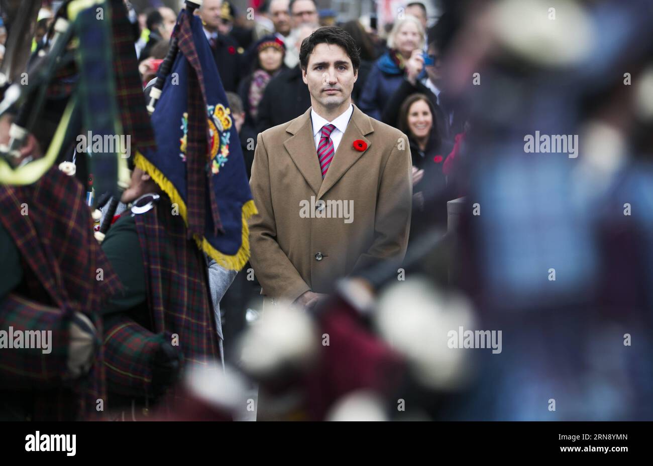 (151111) -- OTTAWA, le 11 nov. 2015 -- le premier ministre canadien Justin Trudeau participe aux cérémonies du jour du souvenir au Monument commémoratif de guerre du Canada, à Ottawa, Canada, le 11 nov. 2015. ) CANADA-OTTAWA-REMEMBERANCE DAY ChrisxRoussakis PUBLICATIONxNOTxINxCHN 151111 Ottawa nov. 11 2015 le Premier ministre canadien Justin Trudeau participe aux cérémonies du jour du souvenir AU Mémorial national WAS à Ottawa Canada nov. 11 2015 Canada Ottawa Rememberance Day PUBLICATIONxNOTxINxCHN Banque D'Images