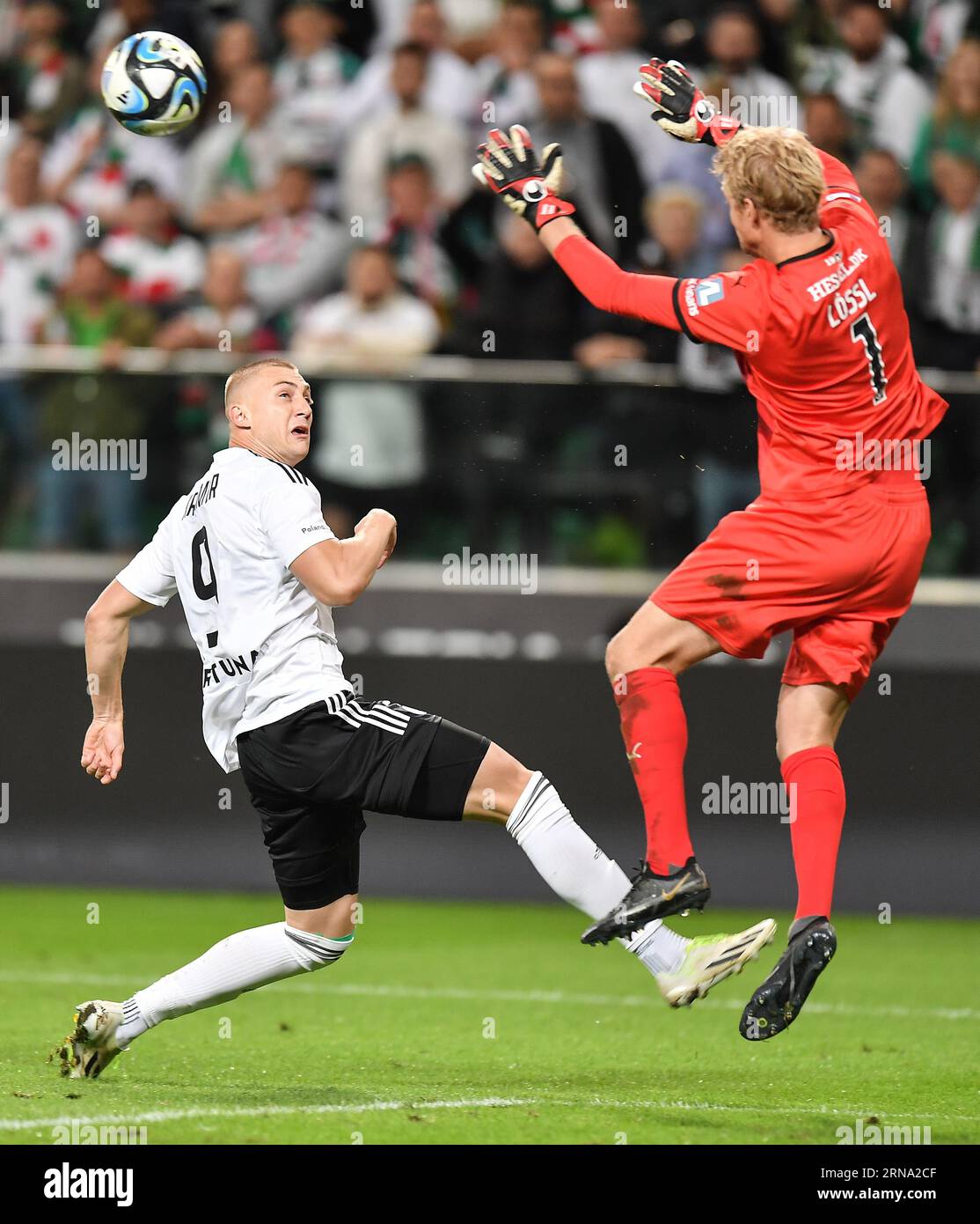 Varsovie, Pologne. 31 août 2023. Blaz Kramer Jonas Lossl lors du match opposant Legia Warszawa au FC Midtjylland, jeudi 31 août 2023 à Varsovie, étape de retour des play-off de l'UEFA Europa Conference League. (Photo de Norbert Barczyk/PressFocus/Sipa USA) crédit : SIPA USA/Alamy Live News Banque D'Images