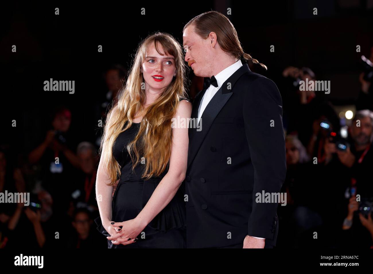 Katya Zvereva und Caleb Landry Jones BEI der Premiere des Kinofilms 'Dogman' auf der Biennale di Venezia 2023 / 80. Internationale Filmfestspiele von Venedig im Palazzo del Cinema. Venedig, 31.08.2023 Banque D'Images
