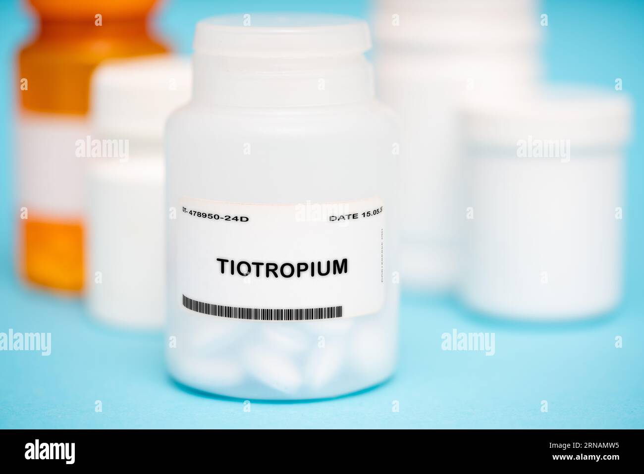 Le principe actif de Tiotropium est le bromure de tiotropium, qui est un bronchodilatateur utilisé pour traiter la bronchopneumopathie chronique obstructive (BPCO) et les ast Banque D'Images