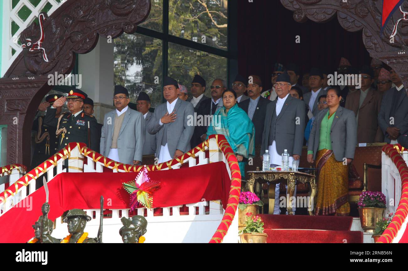 (160219) -- KATMANDOU, 19 février 2016 -- le président népalais Bidhya Devi Bhandari (3e R, front) et le premier ministre KP Sharma Oli (2e R, front) inspectent la garde d'honneur lors de la célébration de la Journée nationale de la démocratie à Tundikhel à Katmandou, Népal, le 19 février 2016. La 66e Journée de la démocratie a été observée vendredi avec divers programmes à travers le Népal pour commémorer le jour où la nation a obtenu la libération du régime Rana. (Zjy) NÉPAL-KATMANDOU-JOURNÉE DE LA DÉMOCRATIE SunilxSharma PUBLICATIONxNOTxINxCHN Katmandou février 19 2016 Népal S Président Bidhya Devi Bhandari 3rd r Front et premiers ministres KP SH Banque D'Images