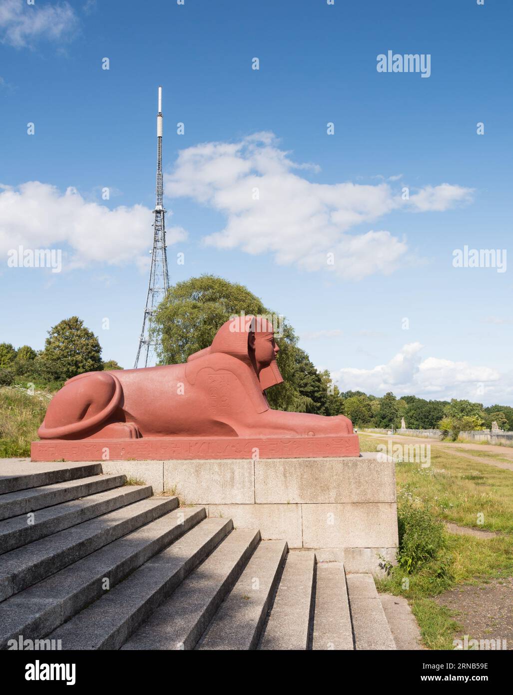 Crystal Palace Park Terracotta Red Sphinx statue, Upper Terrace, Anerley, Londres, SE19, Angleterre, Royaume-Uni Banque D'Images