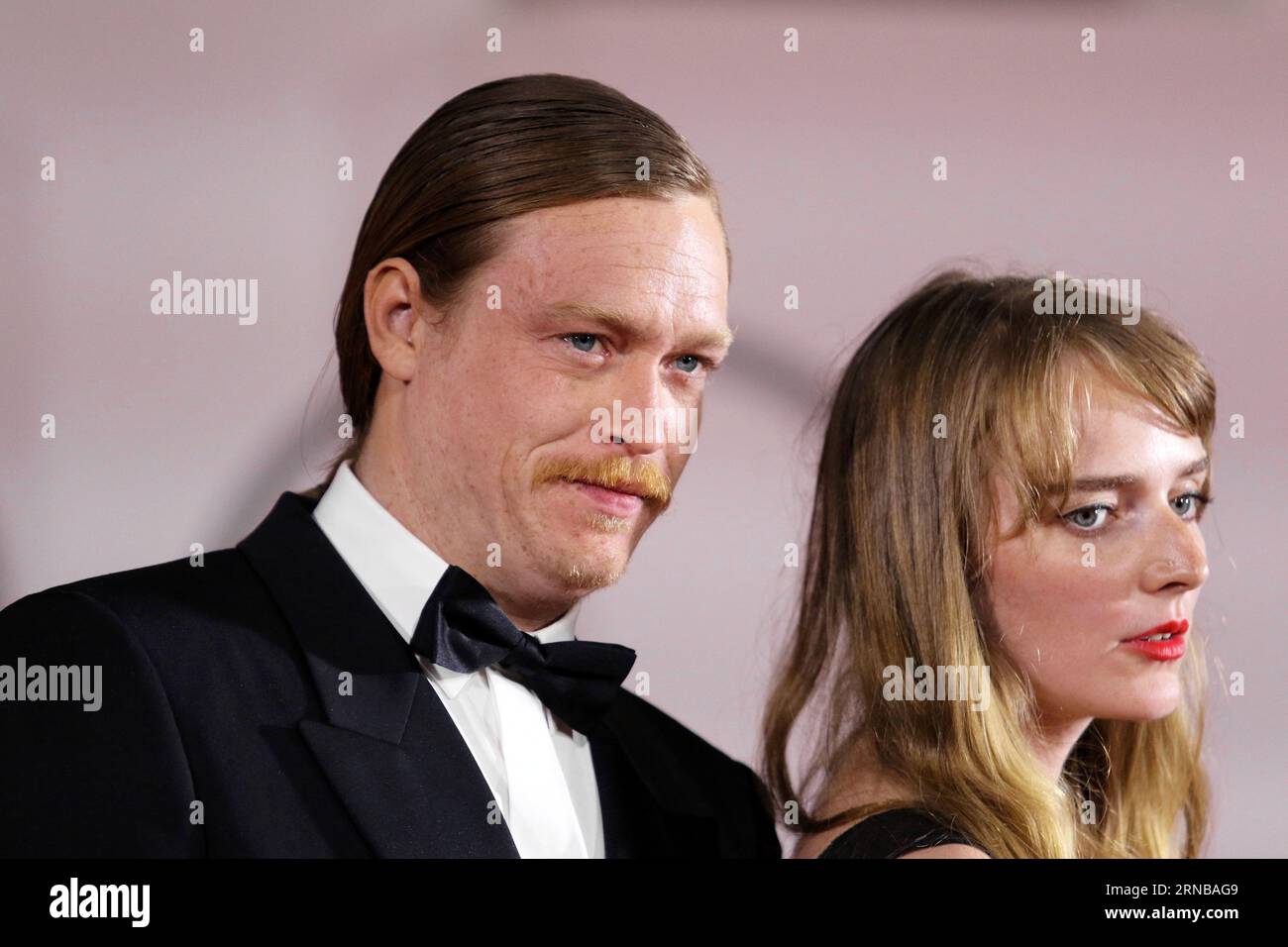Italie, Lido di Venezia, 31 août 2023 : Caleb Landry Jones et Katya Zvereva assistent à un tapis rouge pour le film 'Dogman' au 80e Festival International du film de Venise le 31 août 2023 à Venise, en Italie. Photo © Ottavia Da Re/Sintesi/Alamy Live News Banque D'Images