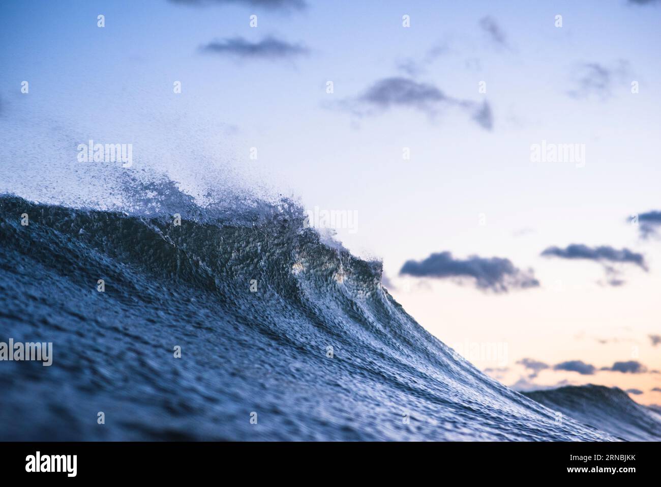 Détail de l'eau de l'océan au coucher du soleil Banque D'Images