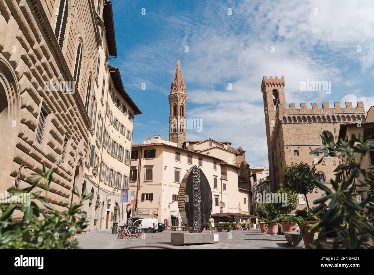Installation, Sculpture Clessidra Helidon Xhixha sur la place, Florence Banque D'Images