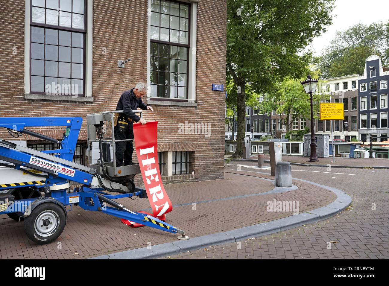 AMSTERDAM - des bannières portant le nouveau nom H'ART Museum seront accrochées sur la façade de l'ancien Museum Hermitage Amsterdam. Le musée de l'Amstel a décidé de changer de nom après avoir rompu ses liens avec l'Ermitage russe à Saint-Pétersbourg en raison de la guerre en Ukraine. ANP OLAF KRAAK pays-bas sorti - belgique sorti Banque D'Images