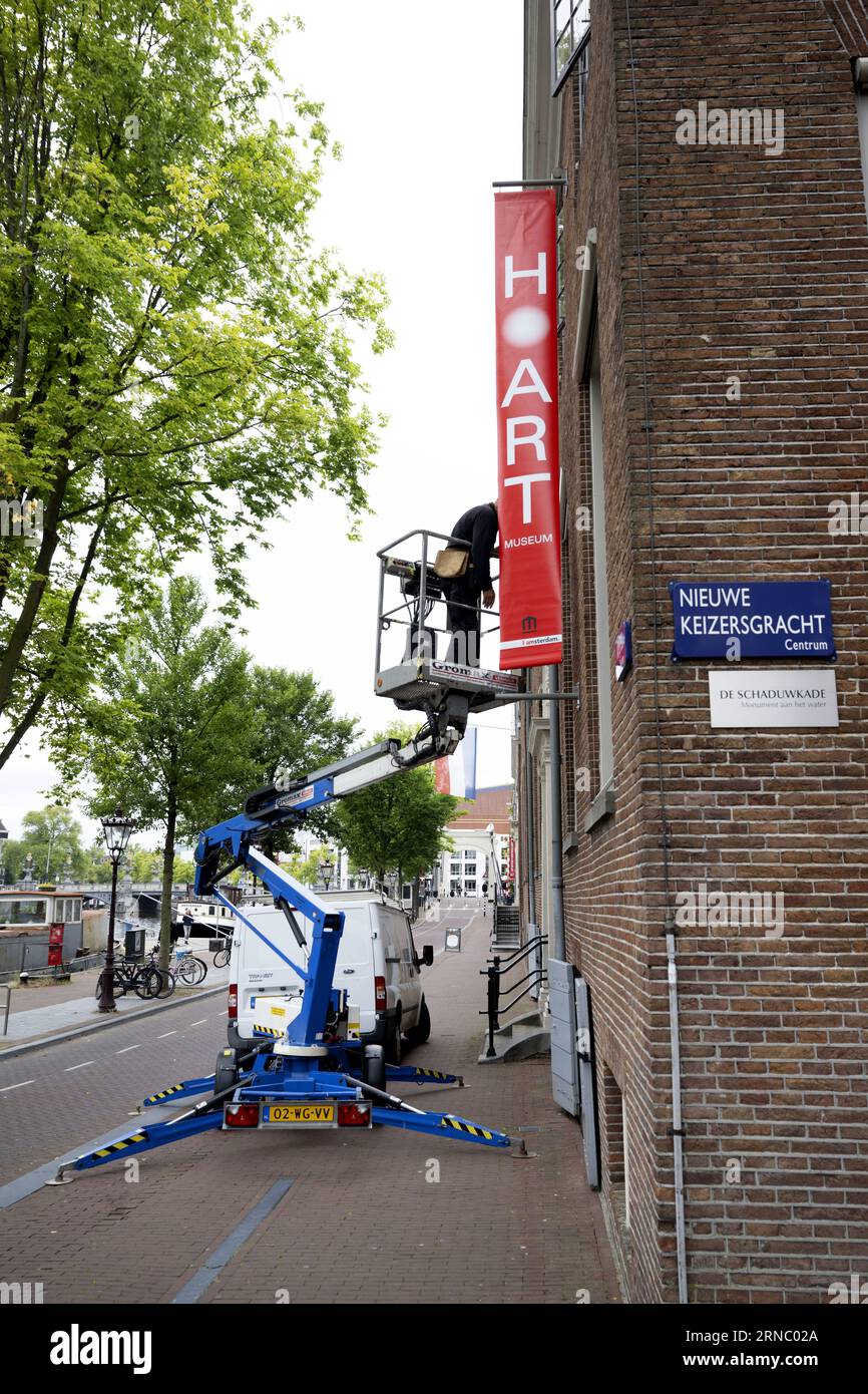 AMSTERDAM - des bannières portant le nouveau nom H'ART Museum seront accrochées sur la façade de l'ancien Museum Hermitage Amsterdam. Le musée de l'Amstel a décidé de changer de nom après avoir rompu ses liens avec l'Ermitage russe à Saint-Pétersbourg en raison de la guerre en Ukraine. ANP OLAF KRAAK pays-bas sorti - belgique sorti Banque D'Images