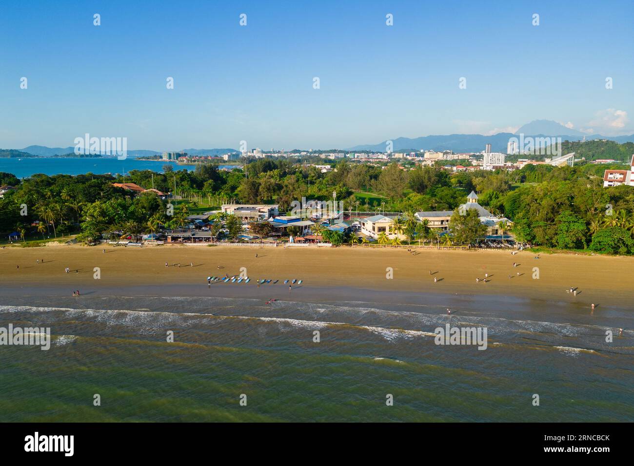 Vue aérienne à Tanjung Aru Beach à Kota Kinabalu, Sabah, Malaisie Banque D'Images