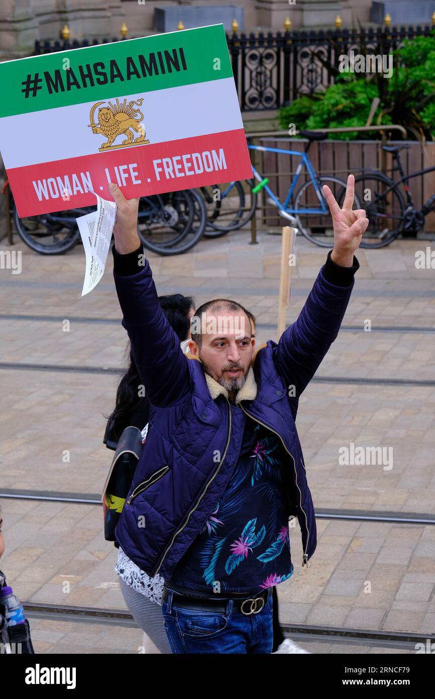 Victoria Square, Birmingham, Royaume-Uni. 2 octobre 2022. Les manifestants se rassemblent pour montrer leur colère après la mort de Mahsa Amini. Crédit Mark Lear / Alamy stock photo Banque D'Images