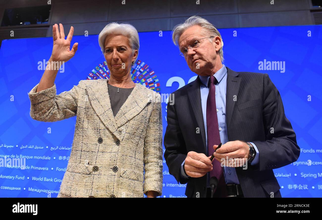 (160415) -- WASHINGTON D.C., le 14 avril 2016 -- Christine Lagarde, Directrice générale du Fonds monétaire international (FMI), assiste à une conférence de presse lors des réunions de printemps 2016 du FMI et de la Banque mondiale à Washington D.C., capitale des États-Unis, le 14 avril 2016.) (djj) CONFÉRENCE DE PRESSE États-Unis-WASHINGTON D.C.-FMI BaoxDandan PUBLICATIONxNOTxINxCHN 160415 Washington D C avril 14 2016 Fonds monétaire international Christine Lagarde, Directrice générale du FMI participe à une conférence de presse lors des réunions de printemps 2016 de la Banque mondiale à Washington D. C capitale des États-Unis avril 14 2016 djj U S Wash Banque D'Images