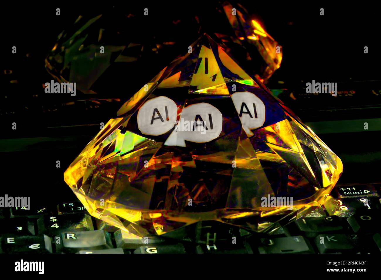IA, intelligence artificielle le nouveau diamant de la technologie de l'information, image colorée avec gros plan de l'ordinateur portable et diamant Banque D'Images