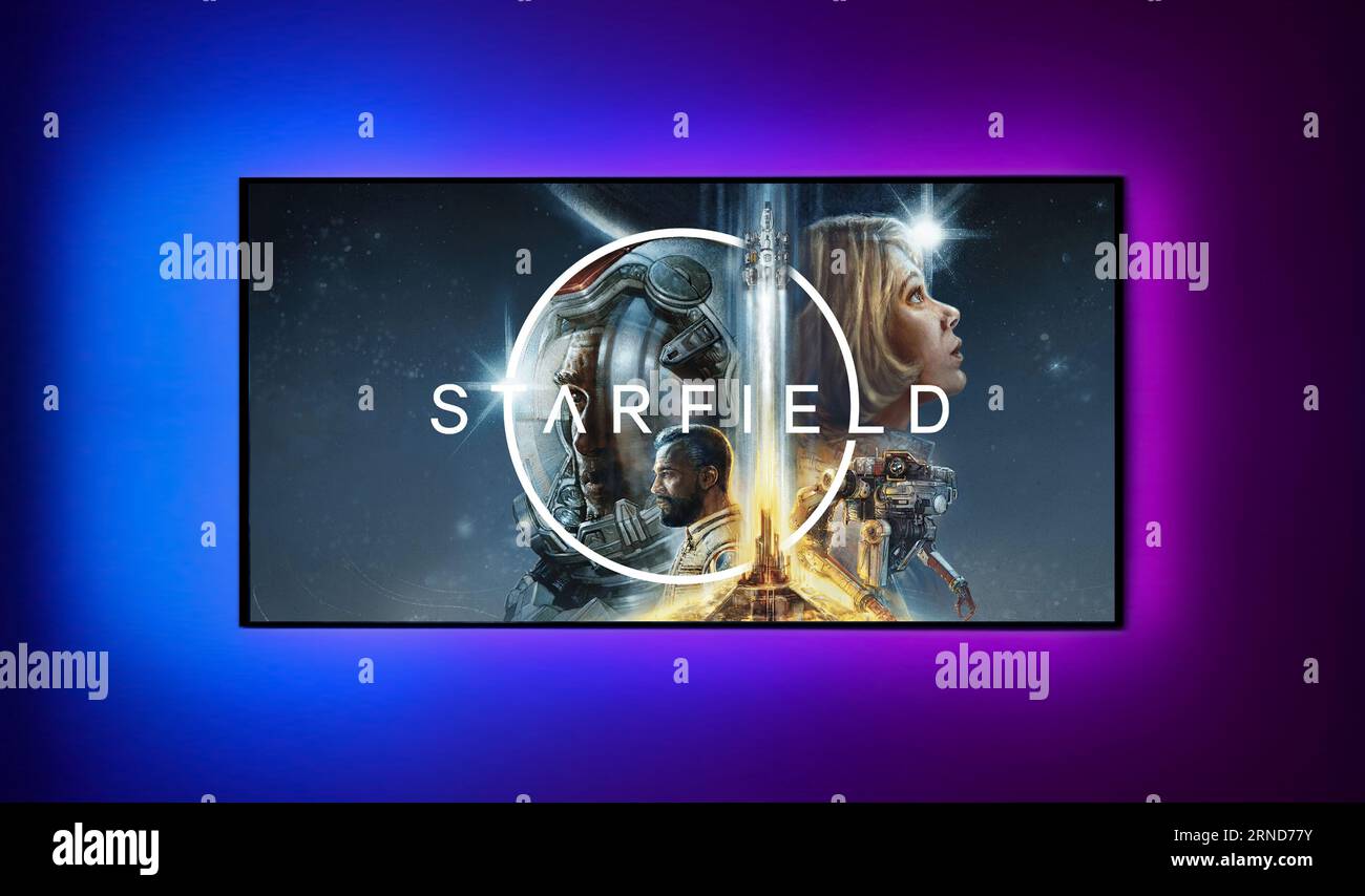 Kiev, Ukraine - août 31 2023 : TV sur mur avec le logo officiel Starfield, entouré de néon sur la chambre sombre. Nouveau jeu RPG du célèbre gam Banque D'Images Kiev, Ukraine - août 31 2023 : TV sur mur avec le logo officiel Starfield, entouré de néon sur la chambre sombre. Nouveau jeu RPG du célèbre gam Banque D'Images