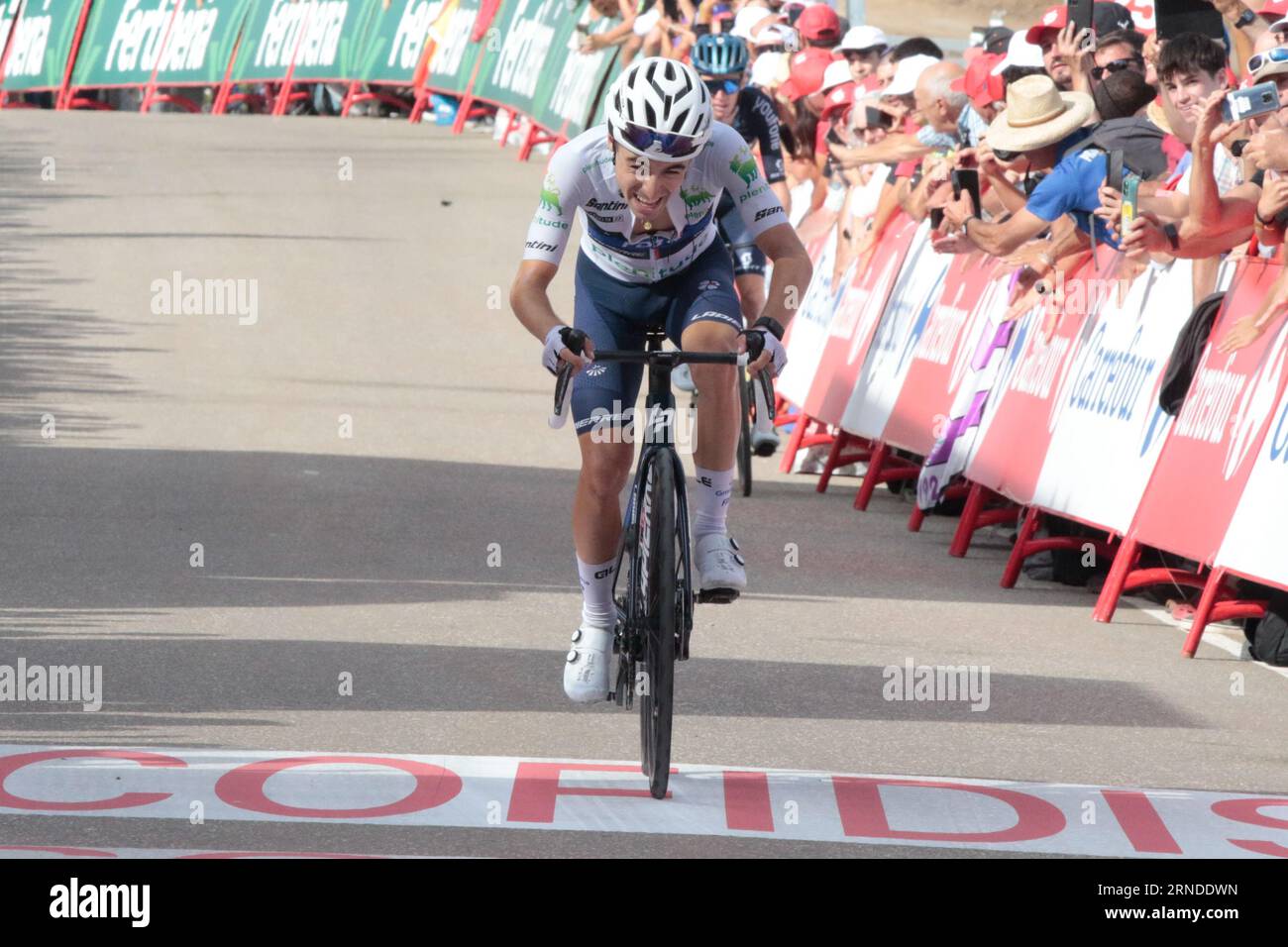 Lenny Martinez pousse fort sur la ligne d'arrivée, pour Groupama FDJ & prend la tête de la Vuelta pour Frane et Groupama FDJ team Banque D'Images