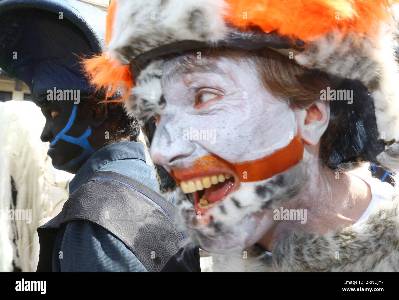 (160522) -- BRUXELLES, le 22 mai 2016 -- des artistes participent à la parade biannuelle de Zinneke sous le thème fragil à Bruxelles, capitale de la Belgique, le 21 mai 2016. BELGIUM-BRUSSELS-ZINNEKE PARADE GongxBing PUBLICATIONxNOTxINxCHN 160522 Bruxelles Mai 22 2016 les artistes participent à la parade bisannuelle Zinneke sous le thème fragile à Bruxelles capitale de Belgique LE 21 2016 mai Belgique Bruxelles Zinneke Parade GongxBing PUBLICATIONxNOTxINxCHN Banque D'Images