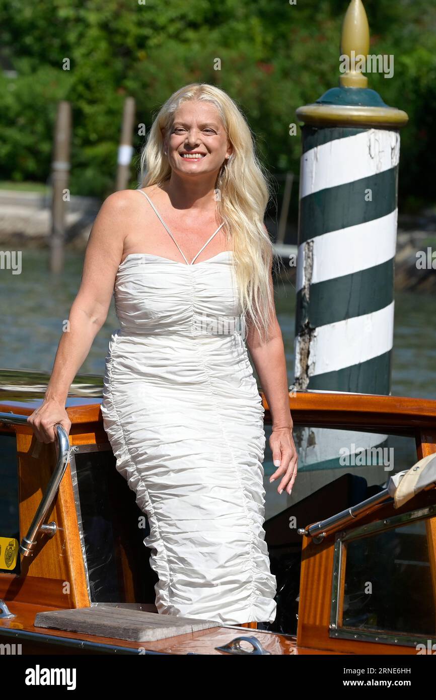 Venise, Italie. 01 septembre 2023. Angela Schanelec arrive au quai de l'Hôtel Excelsior sur le Lido de Venise pour le 80e Festival du film de Venise 2023. Crédit : SOPA Images Limited/Alamy Live News Banque D'Images