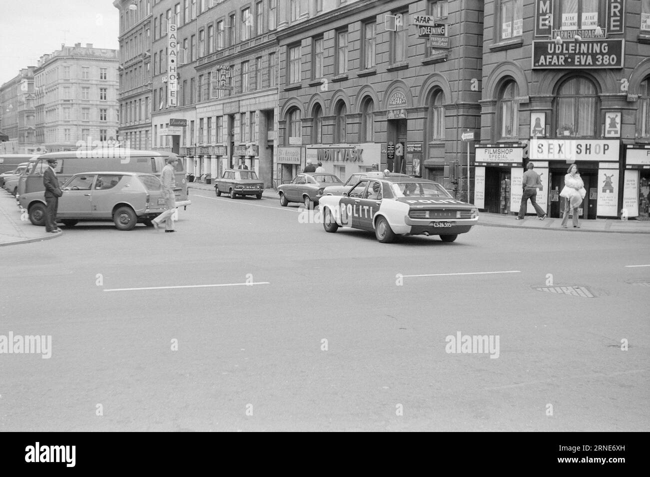Réel 34 - 30 - 1974 : la police va en guerre contre les filles de la rue le quartier de plaisir de Copenhague doit être nettoyé. La prostitution doit sortir de la rue pour aller dans les bars et les hôtels. La façade doit être impeccable! Photo : Aktuell / NTB ***PHOTO NON TRAITÉE*** ce texte a été traduit automatiquement! Banque D'Images