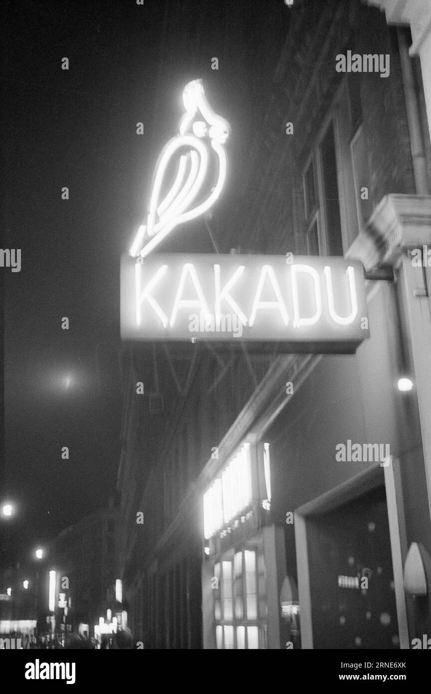 Réel 34 - 30 - 1974 : la police va en guerre contre les filles de la rue le quartier de plaisir de Copenhague doit être nettoyé. La prostitution doit sortir de la rue pour aller dans les bars et les hôtels. La façade doit être impeccable! Photo : Aktuell / NTB ***PHOTO NON TRAITÉE*** ce texte a été traduit automatiquement! Banque D'Images