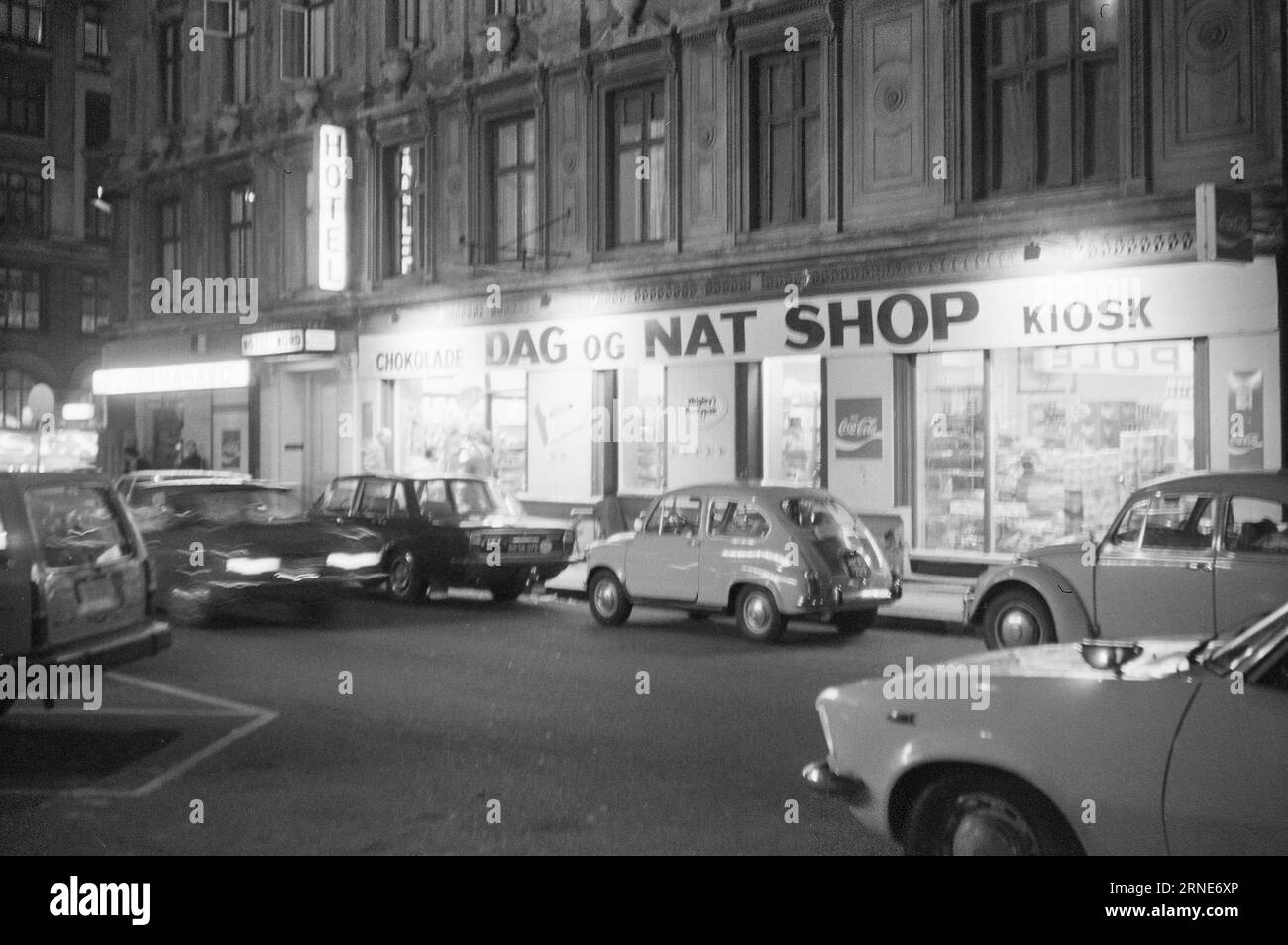 Réel 34 - 30 - 1974 : la police va en guerre contre les filles de la rue le quartier de plaisir de Copenhague doit être nettoyé. La prostitution doit sortir de la rue pour aller dans les bars et les hôtels. La façade doit être impeccable! Photo : Aktuell / NTB ***PHOTO NON TRAITÉE*** ce texte a été traduit automatiquement! Banque D'Images