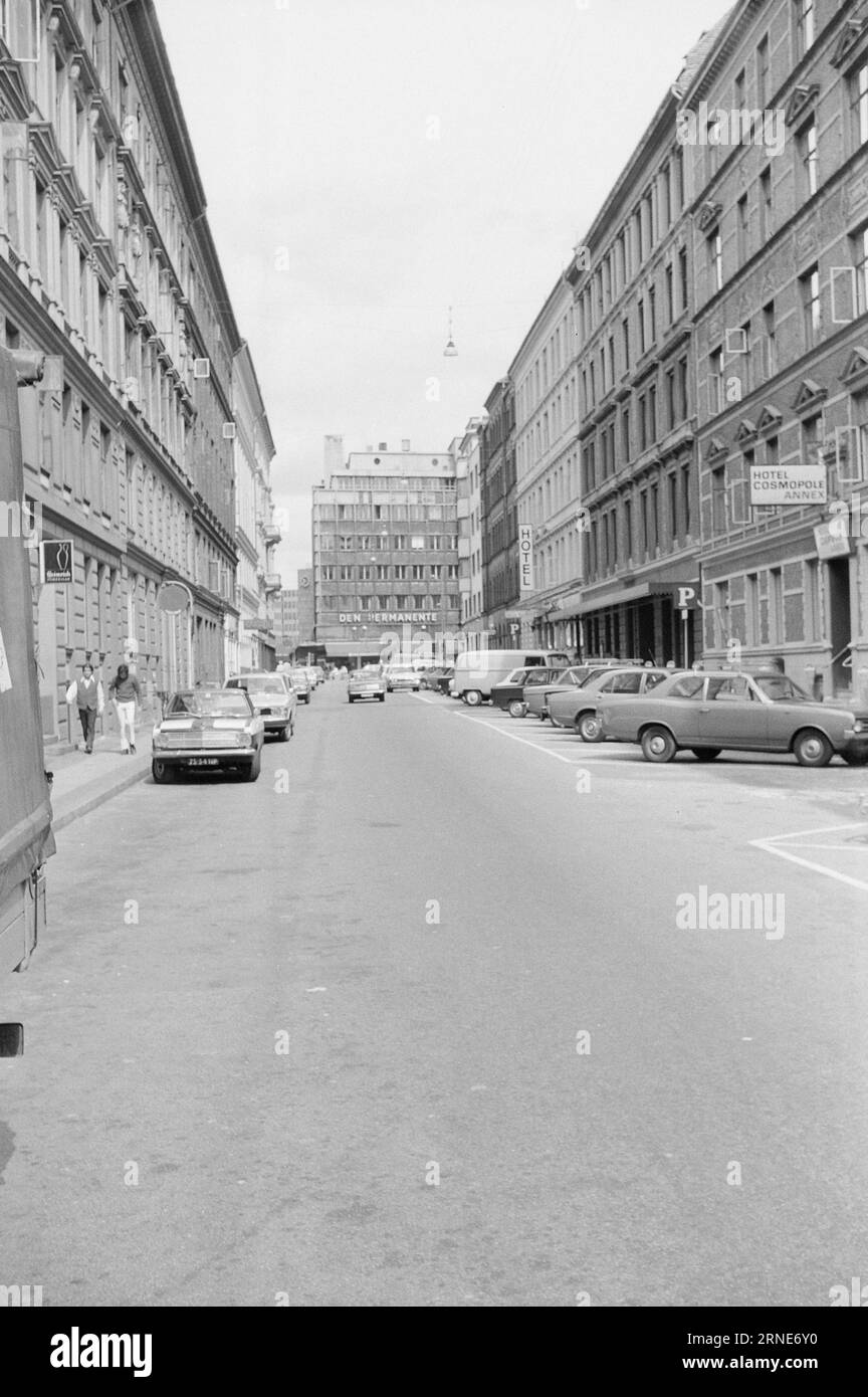 Réel 34 - 30 - 1974 : la police va en guerre contre les filles de la rue le quartier de plaisir de Copenhague doit être nettoyé. La prostitution doit sortir de la rue pour aller dans les bars et les hôtels. La façade doit être impeccable! Photo : Aktuell / NTB ***PHOTO NON TRAITÉE*** ce texte a été traduit automatiquement! Banque D'Images