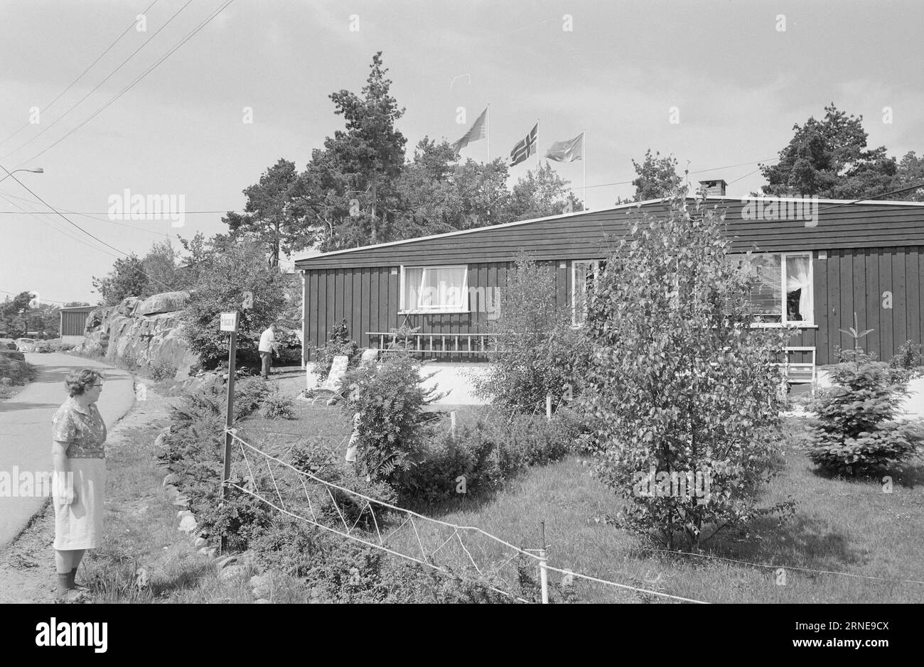 Current 26 - 6 - 1974 : mais la ville du convoi est floriseIl ne manquait pas de prédictions sombres, mais Convoibyen se dresse aujourd'hui comme un monument florissant à l'idée de Leif Heimstad d'un environnement de vie séparé pour les marins de guerre. Photo : Ivar Aaserud / Aktuell / NTB ***PHOTO NON TRAITÉE*** ce texte a été traduit automatiquement! Banque D'Images