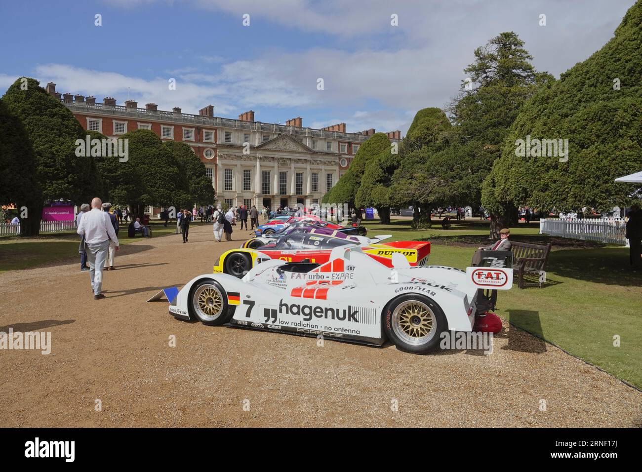 Hampton court, Surrey, Royaume-Uni. 1 septembre 2023. Scènes du premier jour du Concourse of Elegance au Hampton court Palace. OPS : les voitures de sport Endurance 'le Mans' ornent l'allée menant au Palace crédit : Motofoto/Alamy Live News Banque D'Images