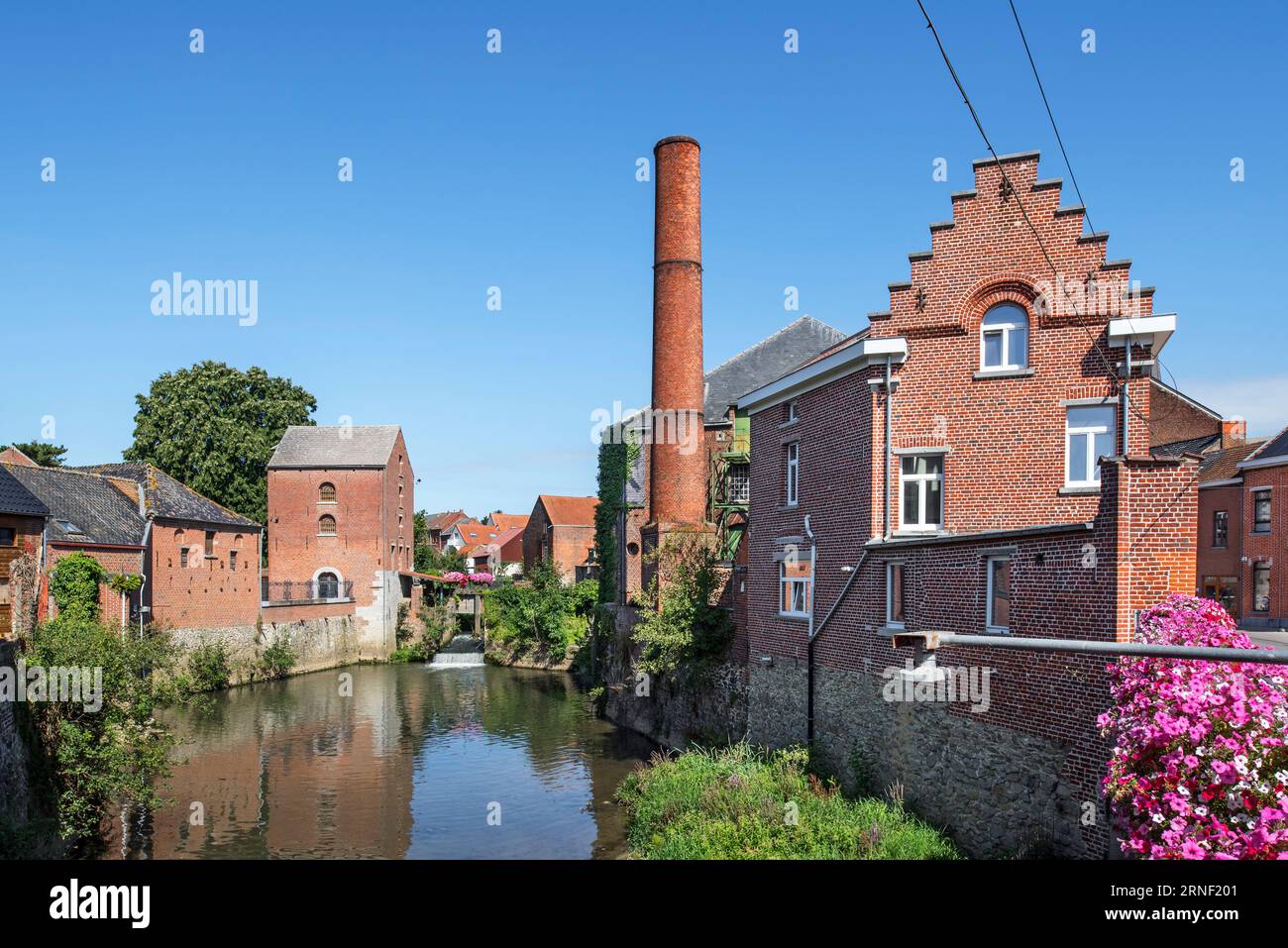 Moulins à eau Arenberg du 14e siècle sur la senne dans le village Rebecq, Brabant Wallon, Wallonie, Belgique Banque D'Images