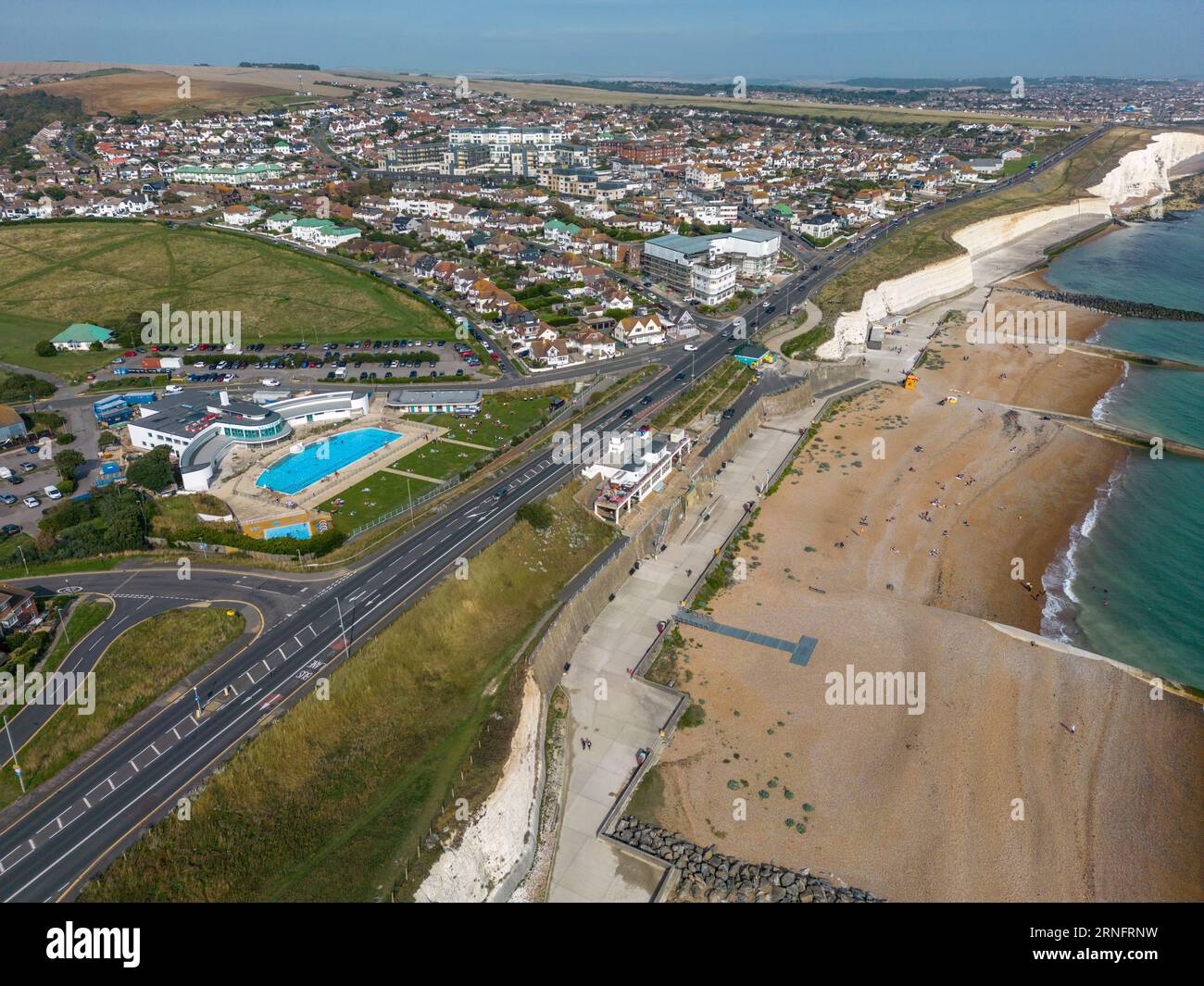 Vue aérienne de Saltdean Lido et Saltdean Beach, Saltdean, East Sussex, Royaume-Uni. Banque D'Images