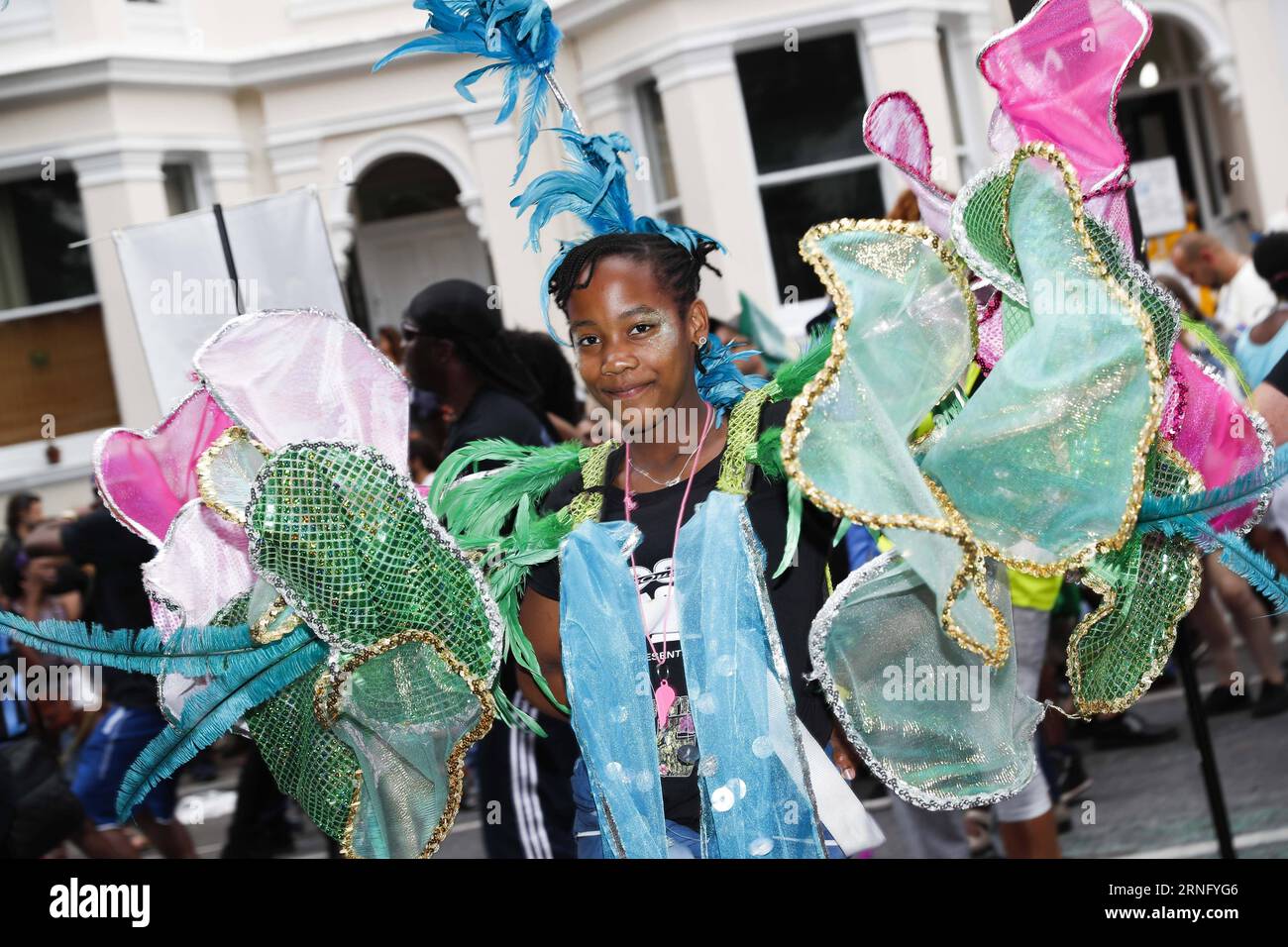 (160829) -- LONDRES, 28 août 2016 -- Un artiste participe au Notting Hill Carnival 2016 à Londres, le 28 août 2016. Le Carnaval de Notting Hill, le plus grand festival de rue en Europe, a vu le jour en 1964 pour permettre aux communautés afro-caribéennes de célébrer leurs propres cultures et traditions. (zy) BRITAIN-LONDON-NOTTING HILL CARNIVAL HanxYan PUBLICATIONxNOTxINxCHN 160829 Londres août 28 2016 un Performer participe au Notting Hill Carnival 2016 à Londres août 28 2016 le Notting Hill Carnival le plus grand Festival de rue en Europe ce qui est né en 1964 comme un moyen pour Afro Caribbean CO Banque D'Images