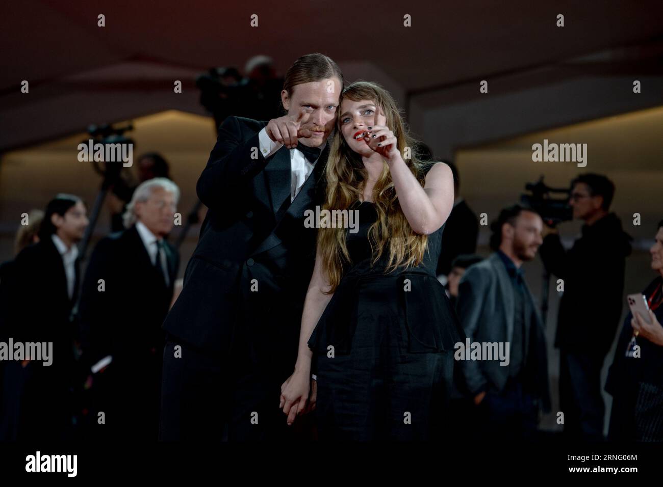 Venise, Italie. 31 août 2023. VENISE, ITALIE - 31 AOÛT : Katya Zvereva et Caleb Landry Jones assistent à un tapis rouge pour le film ''Dogman'' au 80e Festival International du film de Venise le 31 août 2023 à Venise, en Italie. (Photo de Luca Carlino/NurPhoto) crédit : NurPhoto SRL/Alamy Live News Banque D'Images