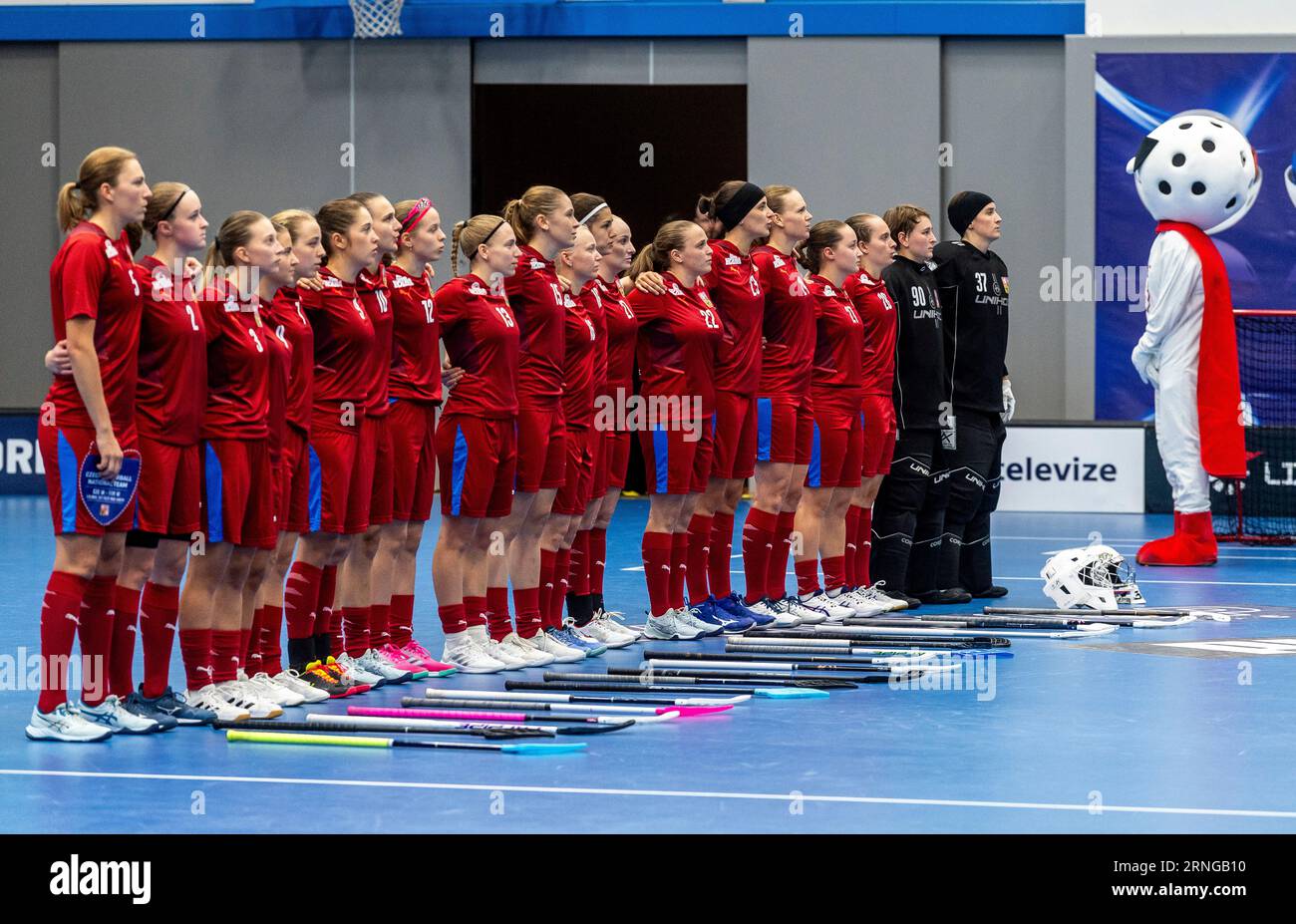 Usti nad Labem, République tchèque. 01 septembre 2023. Les joueuses de floorball de la République tchèque avant le match féminin Euro Floorball Tour République tchèque vs Finlande à Usti nad Labem, République tchèque, le 1 septembre 2023. Crédit : Ondrej Hajek/CTK photo/Alamy Live News Banque D'Images