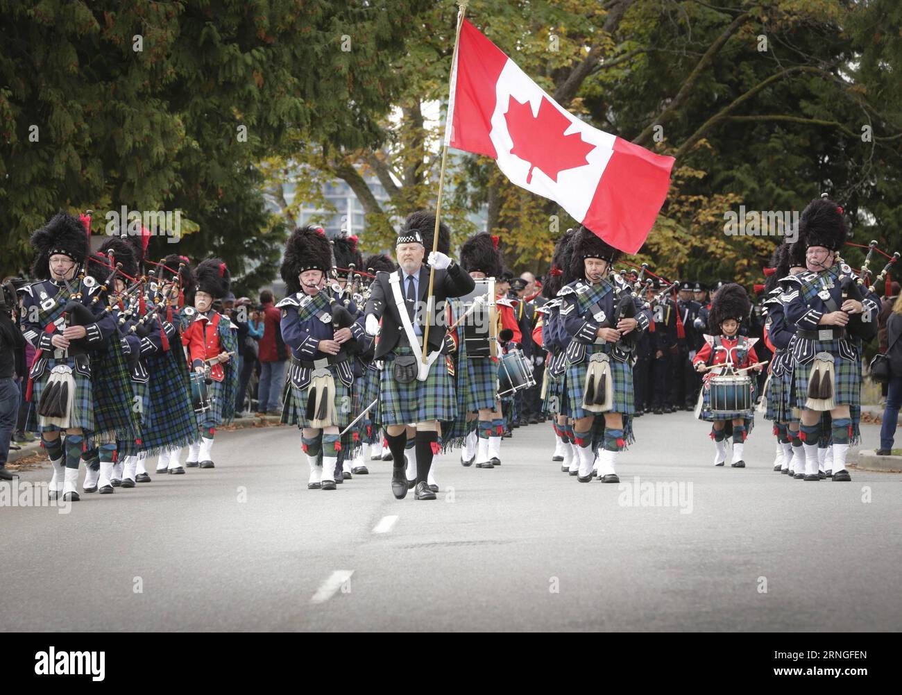 (160926) -- VANCOUVER, le 25 septembre 2016 -- marches de la police Pipe Band lors de l'événement commémoratif de l'application de la loi de la Colombie-Britannique à Vancouver, Canada, le 25 septembre 2016.) (zw) CANADA-VANCOUVER-POLICE-MEMORIAL LiangxSen PUBLICATIONxNOTxINxCHN Vancouver 25 2016 septembre Marches de pipe de la police lors de l'événement commémoratif de l'application de la loi de la Colombie-Britannique à Vancouver Canada 25 2016 septembre ZW Canada Vancouver police Memorial LiangxSen PUBLICATIONxNOTxINxCHN Banque D'Images