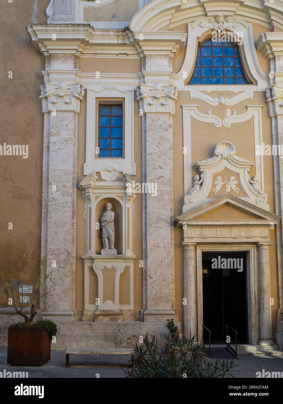 Porte de la cathédrale de Pitigliano Banque D'Images